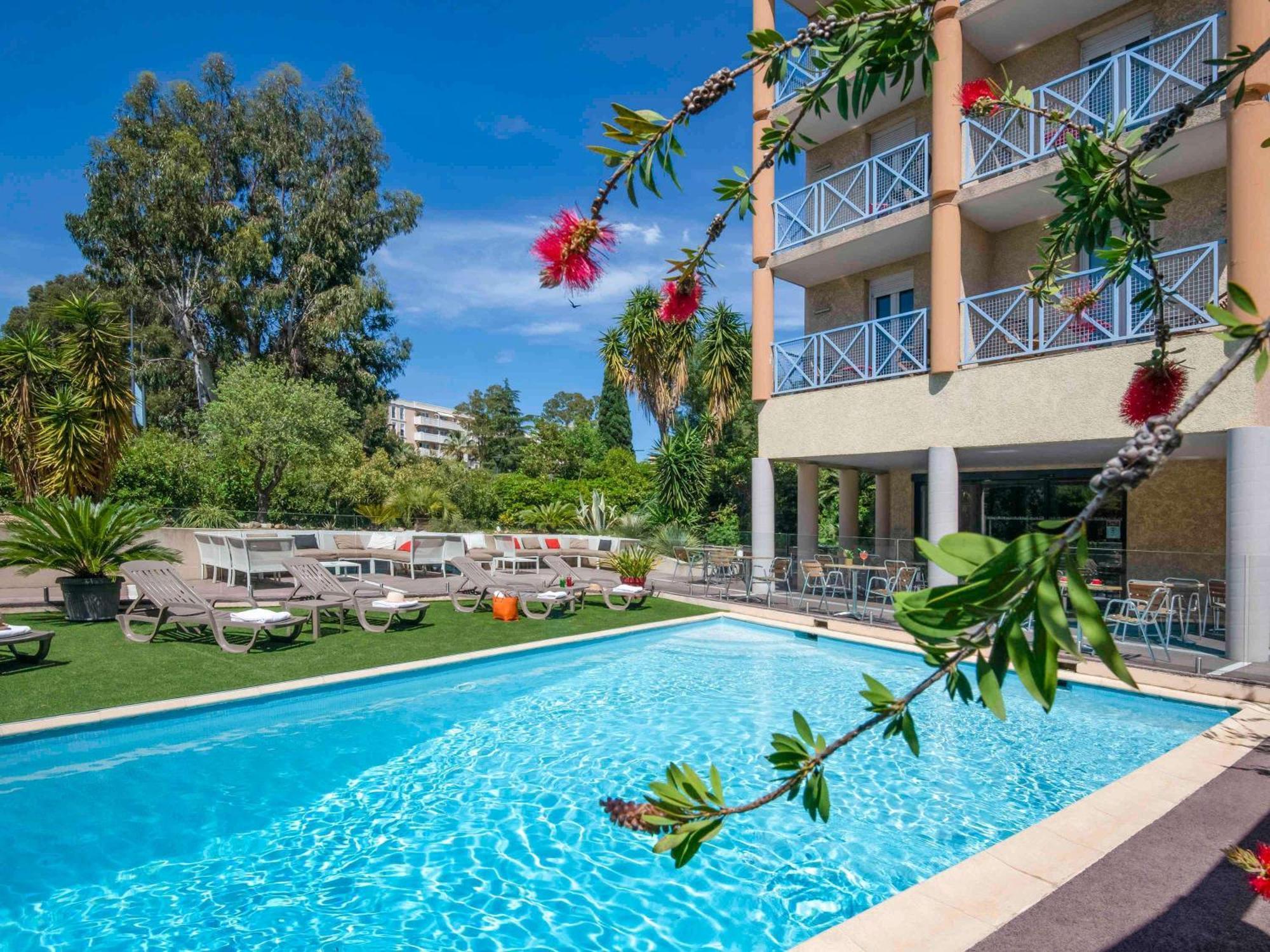 Hotel Ibis Hyeres Centre Esterno foto