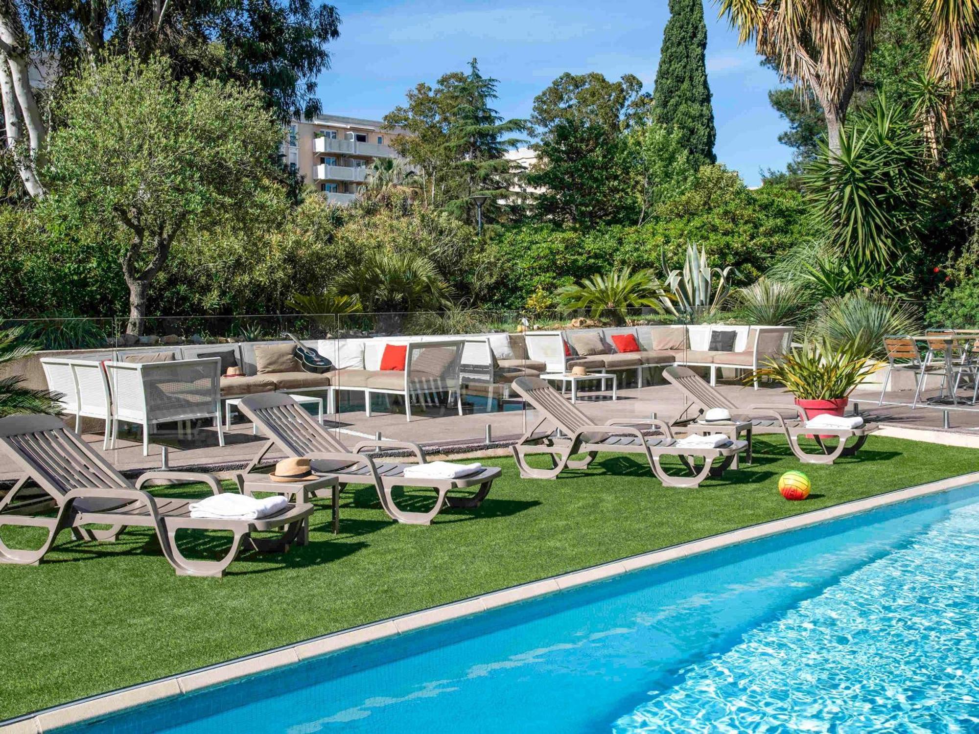 Hotel Ibis Hyeres Centre Esterno foto