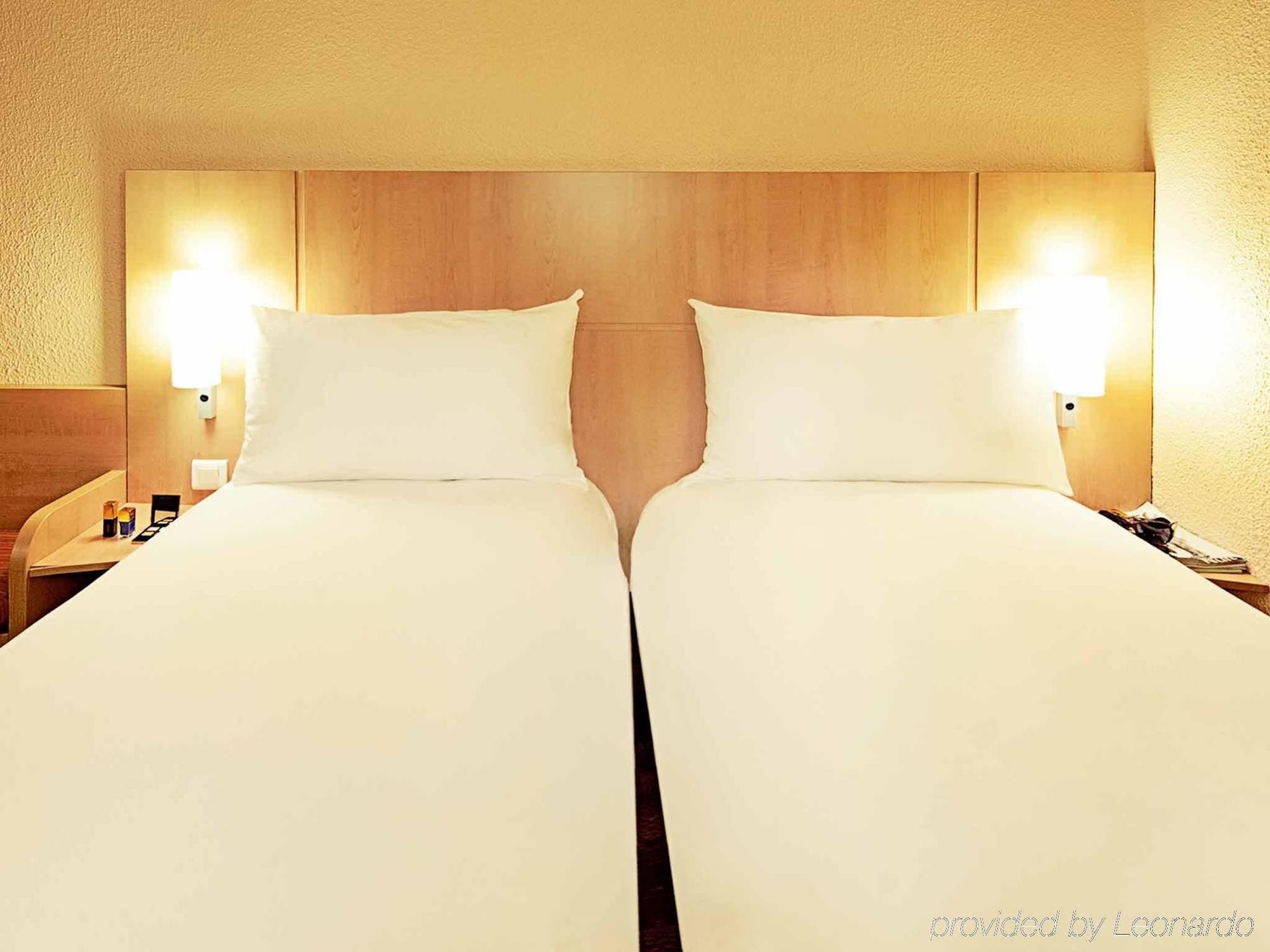 Hotel Ibis Hyeres Centre Esterno foto