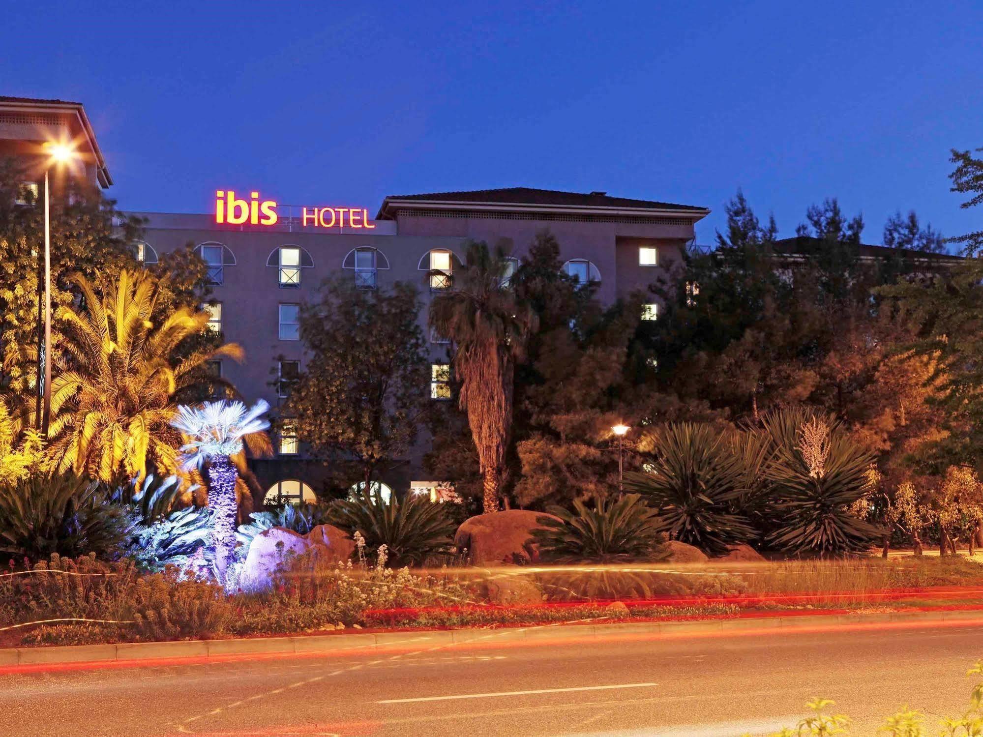 Hotel Ibis Hyeres Centre Esterno foto