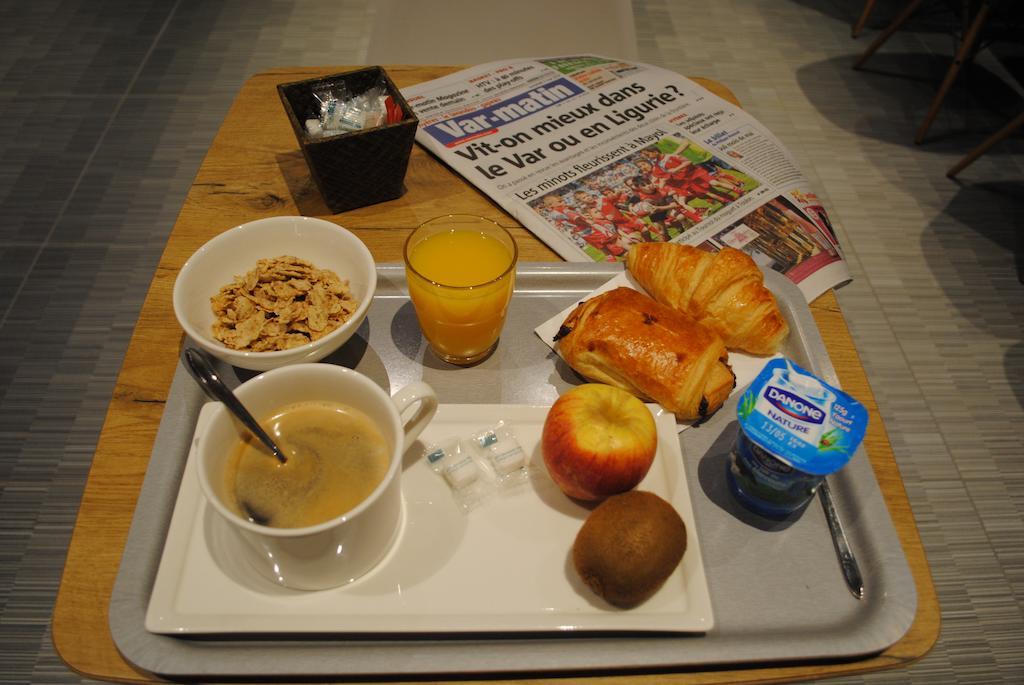 Hotel Ibis Hyeres Centre Esterno foto