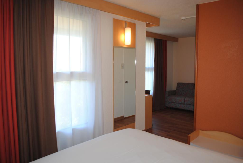 Hotel Ibis Hyeres Centre Esterno foto
