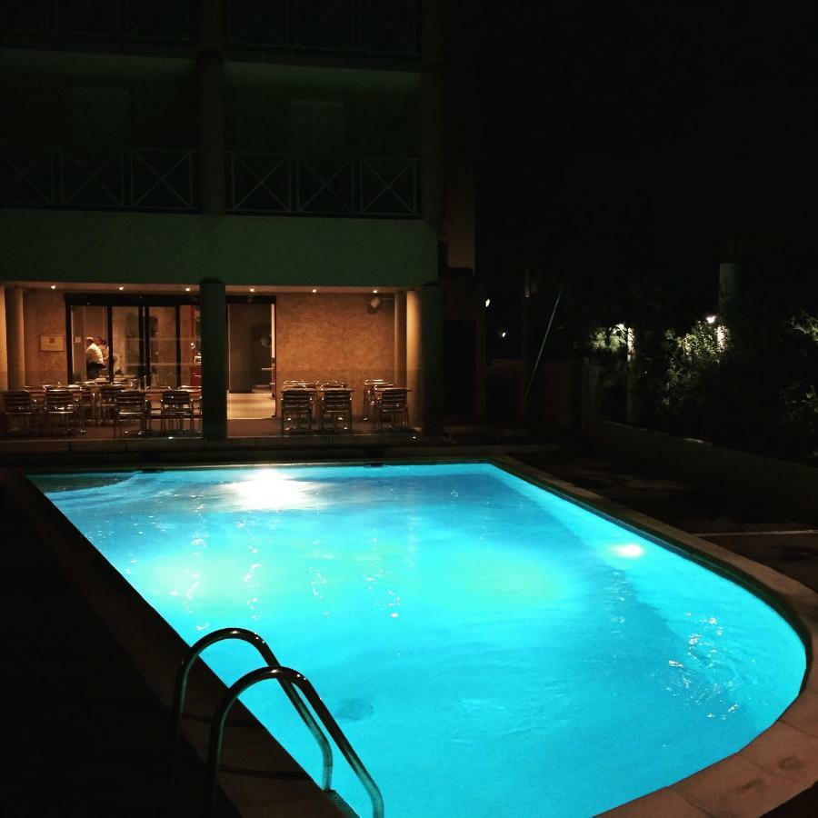 Hotel Ibis Hyeres Centre Esterno foto